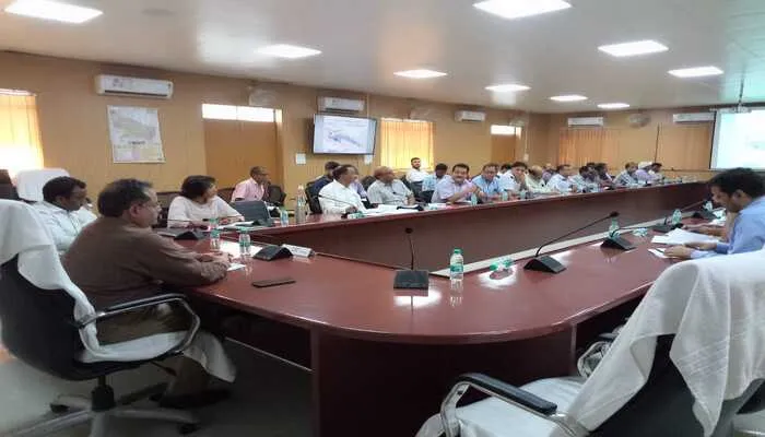 अयोध्या विजन डाक्यूमेंट 2047 : प्रगति कार्यों की मंडलायुक्त ने की समीक्षा, कहा तेजी से किया जाये एयरपोर्ट का निर्माण कार्य