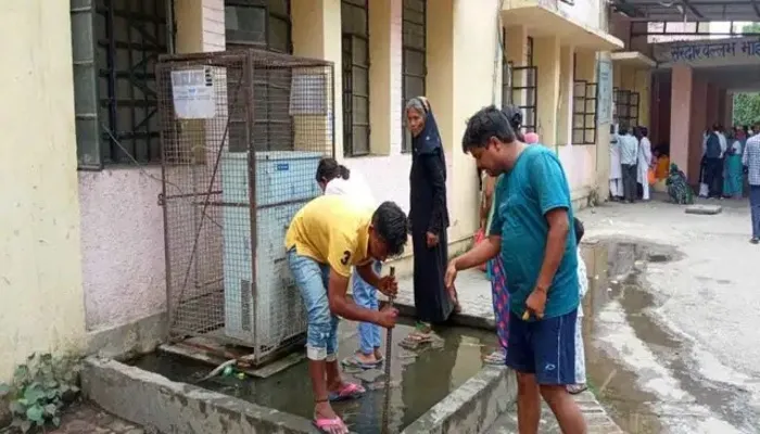 मेरठ : मेडिकल कालेज में खराब पड़े वाटर कूलर जल्द होंगे ठीक, लोगों को पानी की किल्लत से मिलेगी निजात