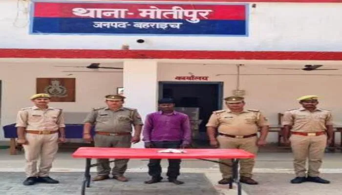 बहराइच : 12 हजार के इनामी को पुलिस ने पकड़ा