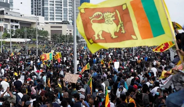Sri Lanka Crisis : श्रीलंका में नहीं थम रहा विरोध प्रदर्शन, राष्ट्रपति गोटबाया राजपक्षे के इस्तीफे की मांग पर अड़े प्रदर्शनकारी