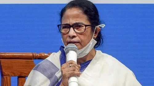 ममता बनर्जी को सम्मानित किये जाने का विरोध, अनादिरंजन ने साहित्य अकादमी के सदस्य से दिया इस्तीफा