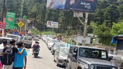 भवाली में पर्यटकों के जाम में छूट रहे पसीने, दुकानदारों को भी हो रहा नुकसान