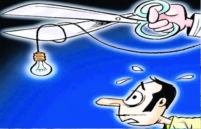 लखीमपुर-खीरी: बिजली विभाग के अधिकारियों ने 11 बड़े बकायेदारों के काटे कनेक्शन