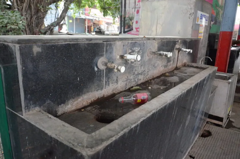 बरेली: पुराने बस अड्डे पर 15 हजार यात्रियों पर सिर्फ हैंडपंप की सुविधा