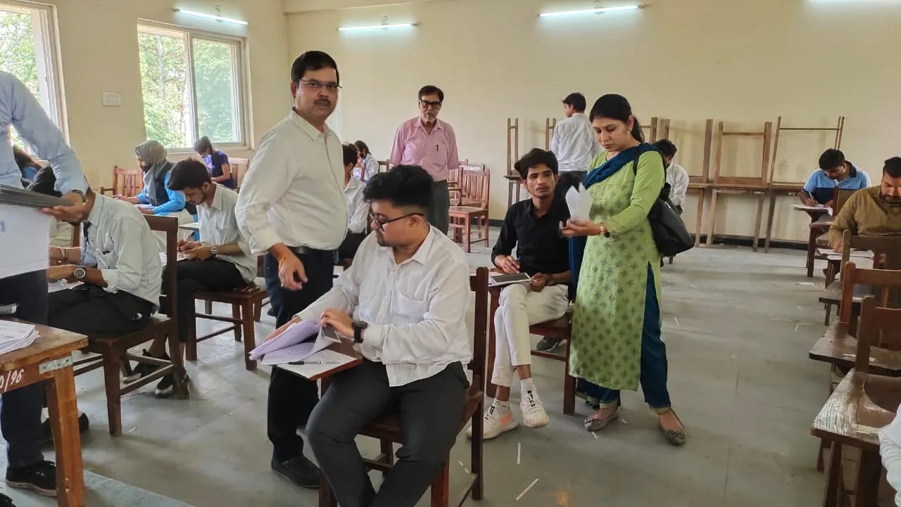 बरेली: बीएएमएस की परीक्षा में पकड़े छह नकलची