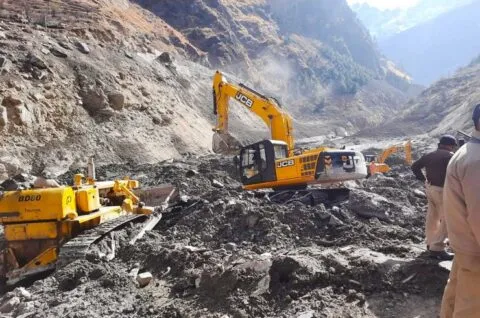उत्तराखंड : भूस्खलन होते ही सड़क खोलने तुरंत पहुंचेगी जीपीएस युक्त जेसीबी, आपदा प्रबंधन विभाग ने कसी कमर