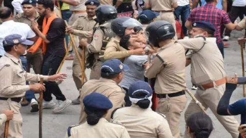 हल्द्वानी में अग्निपथ योजना का विरोध करने पर पहले खाई लाठी, अब 400 युवाओं के खिलाफ गंभीर धाराओं में रिपोर्ट दर्ज