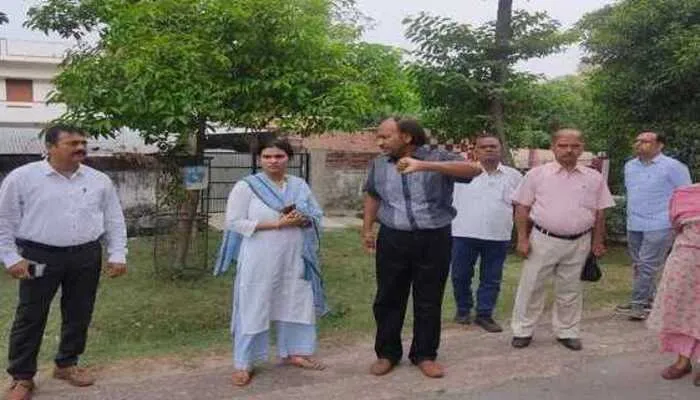 अयोध्या : अपर निदेशक ने नगर क्षेत्र का किया निरीक्षण, वर्षा से पहले सफाई व्यवस्था दुरूस्त करने के दिये निर्देश