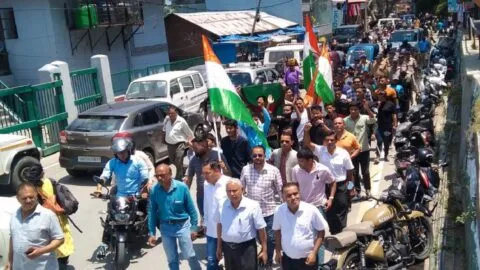 अग्निपथ योजना के विरोध में अल्मोड़ा से हल्द्वानी के लिए पैदल निकले सैकड़ों युवा, निकाली तिरंगा यात्रा