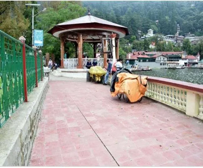 नैनीताल: झील में कभी भी समा सकता है बैंड हाउस के पास का हिस्सा