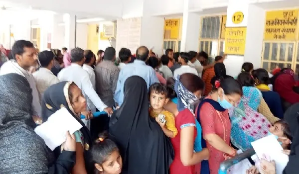 मुरादाबाद: भीषण गर्मी के चलते जिला अस्पताल में बढ़ रहे उल्टी दस्त व डायरिया के मरीज