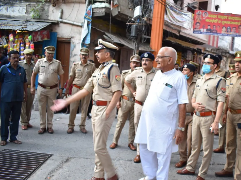 बरेली: कानून व्यवस्था परखने सड़क पर उतरे एडीजी, आईजी और एसएसपी