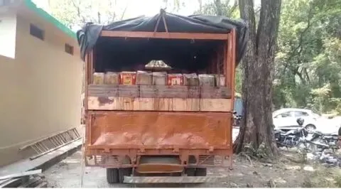 रानीखेत से टैंकर में छिपाकर ला रहे थे लीसे के 700 टीन, हल्द्वानी में पकड़े गए