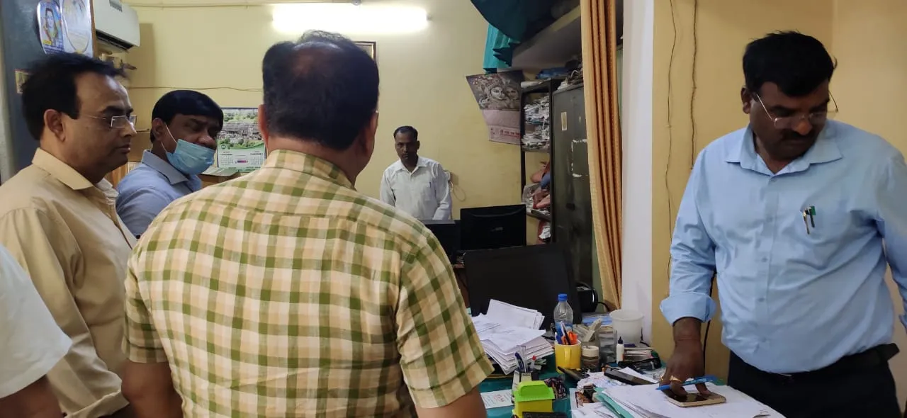 बरेली: कार्यालय में गंदगी तो बाहर कैसे सुधारेंगे व्यवस्था