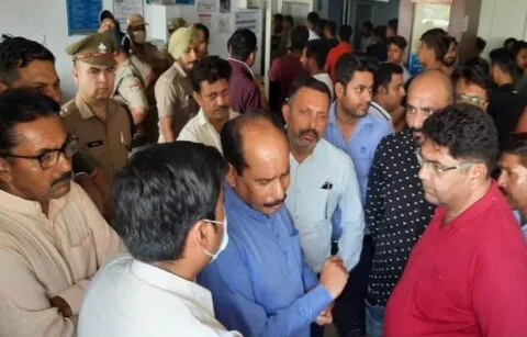 रुद्रपुर: इलाज के दौरान गदरपुर के व्यापारी की मौत, गुस्साए परिजनों का अस्पताल में हंगामा
