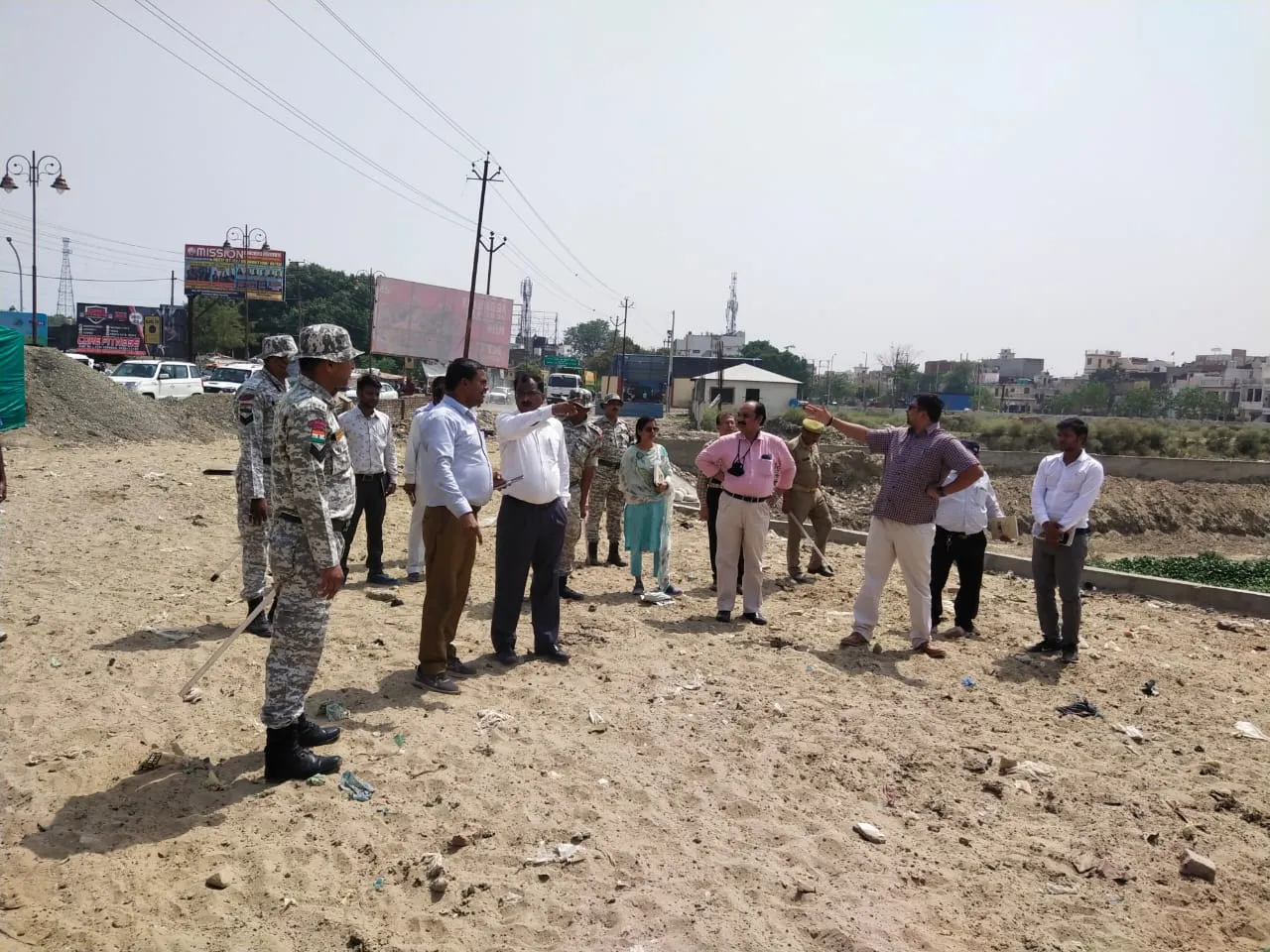 बरेली: डेलापीर तालाब से पक्के निर्माण का अतिक्रमण ध्वस्त किया