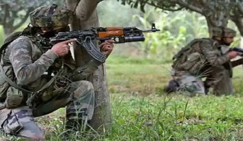 जम्मू कश्मीर: पुलवामा में सुरक्षावलों और आतंकवादियों के बीच मुठभेड़ में तीन आतंकवादी ढेर