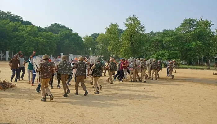 बाराबंकी: पुलिस ने किया दंगा नियंत्रण का रिहर्सल, मची अफरातफरी