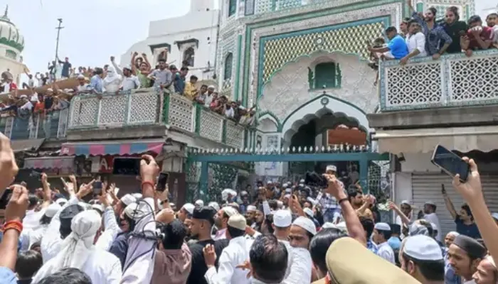 नूपुर शर्मा के विरोध में यूपी के प्रयागराज और सहारनपुर समेत कई जिलों में नमाजियों ने किया उग्र प्रदर्शन, अल्लाह-हू-अकबर के लगाए नारे