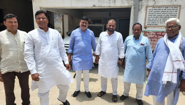 अयोध्या: सपा के प्रतिनिधि मंडल ने एसएसपी से की मुलाकात, लगातार हो रही आपराधिक घटनाओं पर की चर्चा