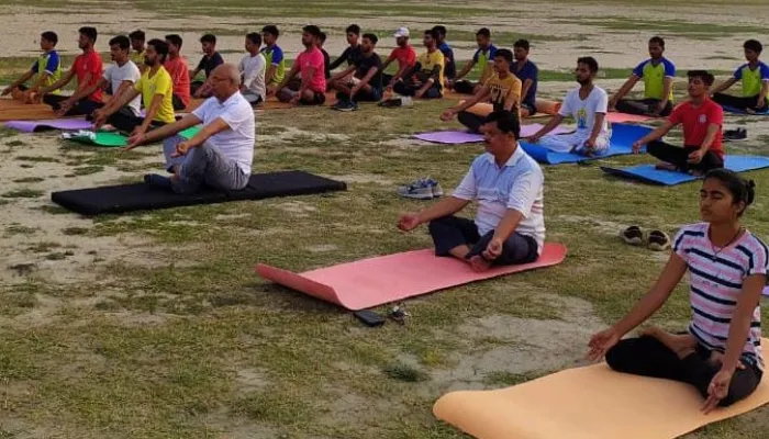 अयोध्या: विश्व योग दिवस कार्यक्रम से पहले योगा का पूर्वाभ्यास हुआ प्रारंभ