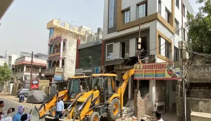 कानपुर हिंसा: मास्टरमाइंड जफर हयात के करीबी के घर चला CM योगी का बुलडोजर, ध्वस्त की गई अवैध बिल्डिंग