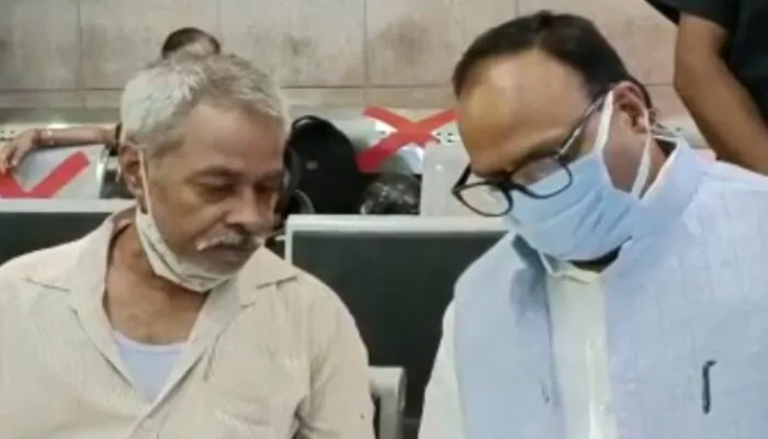 डिप्टी सीएम ब्रजेश पाठक ने नोएडा जिला अस्पताल का किया औचक निरीक्षण, मिलीं कई खामियां