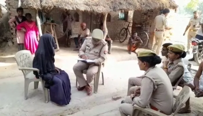 रायबरेली: फांसी पर लटकता मिला महिला और दो मासूम बेटियों का शव, मौके पर पहुंचे पुलिस अधिकारी