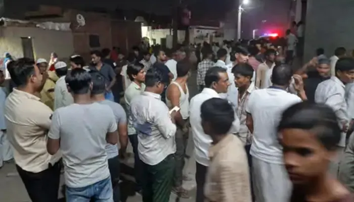 गाजियाबाद: नाले में गिरा मासूम, कीचड़ में फंसा मिला शव, परिजनों ने सड़क जाम कर किया प्रदर्शन