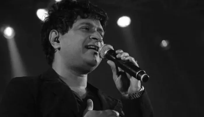 LIVE Concert के दौरान Singer KK  को स्टेज पर ही होने लगी थी दिक्कत, अपनी टीम से सिंगर ने कही थी यह बात