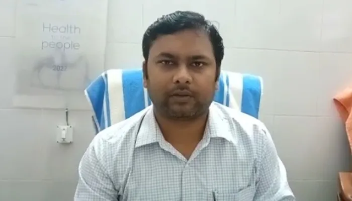 CHC के निवर्तमान अधीक्षक ने तबादले के बाद भी नहीं छोड़ा आवास, विरोध किया तो…