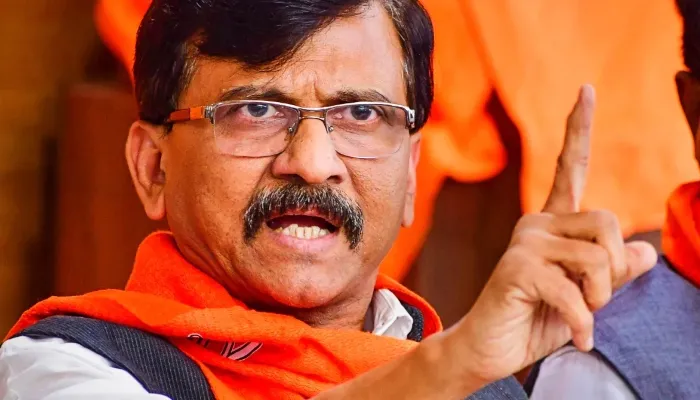 अयोध्या पहुंचे शिवसेना सांसद संजय राऊत, कश्मीरी पंडितों की स्थिति को लेकर भाजपा पर साधा निशाना