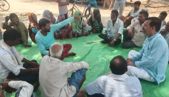 बहराइच: वन्य जीवों के हमले से बचाने के लिए सेवार्थ फाउंडेशन की ओर से ग्रामीणों के साथ हुई बैठक