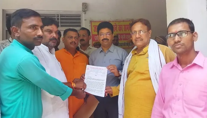 अयोध्या: शिक्षिका हत्याकांड को लेकर बिफरे शिक्षक, पुलिस को दिया अल्टीमेटम