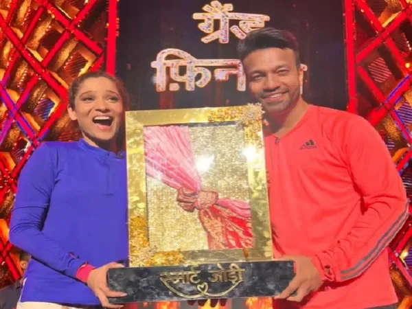 ‘स्मार्ट जोड़ी’ के विनर बने अंकिता लोखंडे-विक्की जैन, मिली शानदार ट्रॉफी और 25 लाख रुपये
