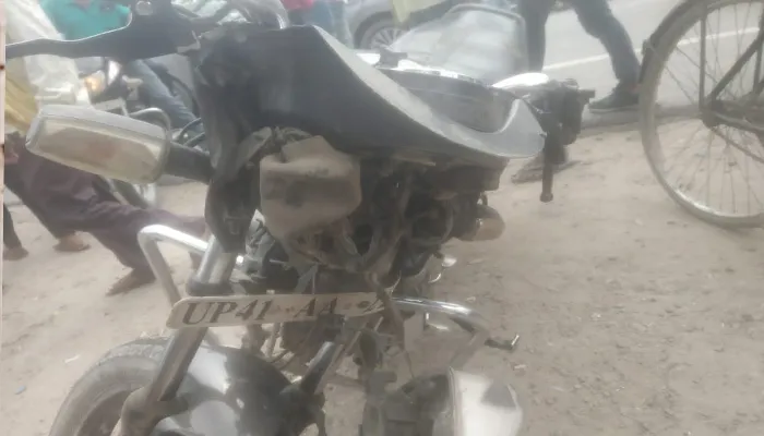 बहराइच: टोल प्लाजा के निकट बाइकों में भिड़ंत, दो घायल