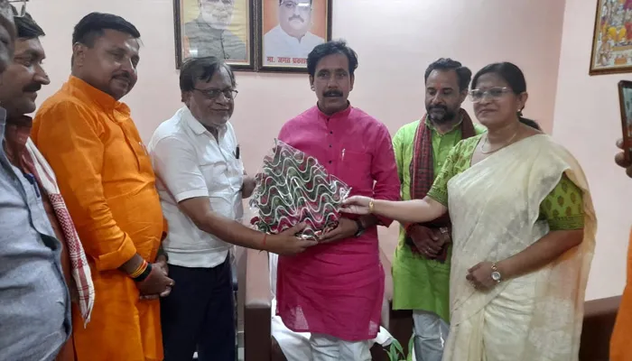 मवेशियों का टीकाकरण के साथ स्वास्थ्य पर दें ध्यान: प्रभारी मंत्री
