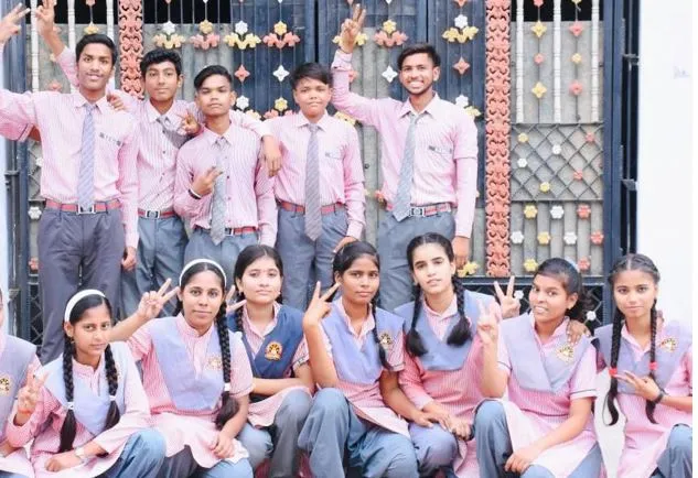 बरेली: एसएसवी इंटर काॅलेज के बच्चों ने बोर्ड परीक्षाओं में किया उत्कृष्ट प्रदर्शन