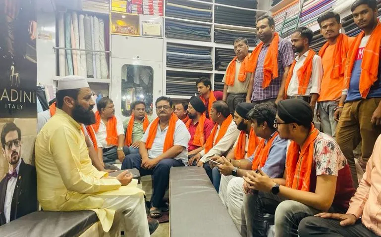बरेली: कोहाड़ापीर पुल के विरोध में धरने के लिए व्यापारियों ने की बैठक