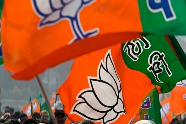 मुरादाबाद : निवर्तमान राज्यमंत्री गिरीश व कुंदरकी के पूर्व प्रत्याशी रामवीर भिड़े