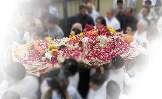  जानें क्यों मृत्यु के बाद शव को अकेला नहीं छोड़ते, गरुड़ पुराण में बताए गए हैं ये कारण