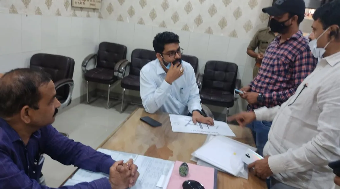 बरेली: इंजीनियर वाला दिमाग मत लगाओ, मरीजों की सहूलियत को लिफ्ट लगाएं