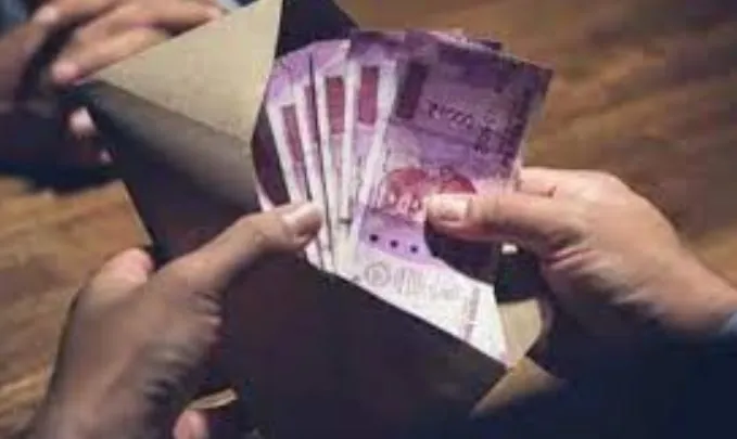 बरेली: आशाओं का आरोप- बड़े अधिकारी के सरंक्षण में चल रहा रिश्वतखोरी का खेल