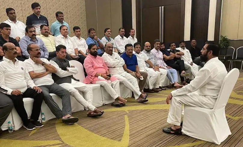विधायक शिरसाट ने उद्धव को पत्र लिखकर कहा, पार्टी विधायक अपमानित हो रहे थे, इसलिए एकनाथ शिंदे बागी हुए