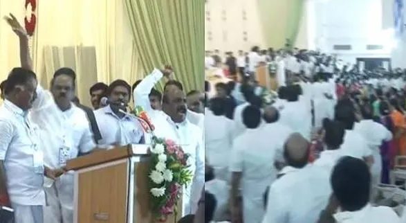 AIADMK की बैठक में हंगामा, पूर्व डिप्टी CM पन्नीरसेल्वम पर फेंकी गईं बोतलें