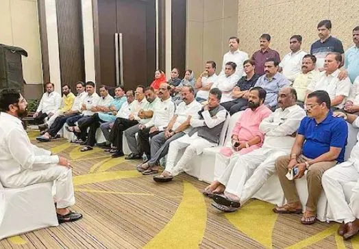 महाराष्ट्र में राजनीतिक संकट : एकनाथ शिंदे ने डिप्टी स्पीकर को सौंपी 37 विधायकों की लिस्ट