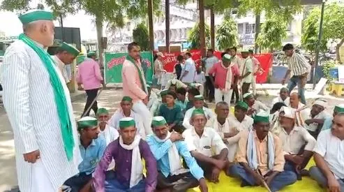 बरेली: अग्निपथ योजना के विरोध में उतरे किसान और छात्र, बोले- युवाओं के भविष्य के साथ हो रहा खिलवाड़