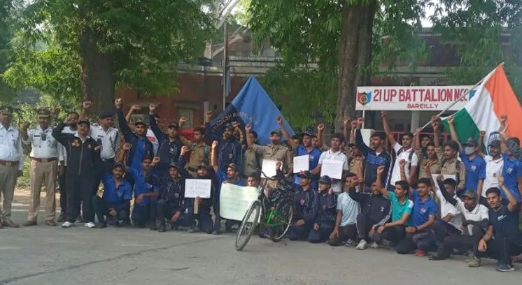 बरेली: एनसीसी कैडेट्स ने निकाली साइकिल रैली