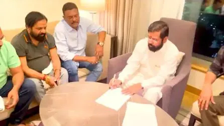 महाराष्ट्र में सियासी संकट: शिंदे कैंप के नेताओं की बैठक, आ सकता है राजनीतिक भुचाल