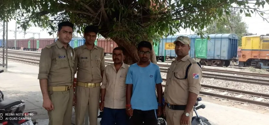 बरेली: पिता की डांट से नाराज युवक ने किया आत्महत्या का प्रयास, रेलवे लाइन की तरफ दौड़ा, GRPF के जवानों ने पकड़ा